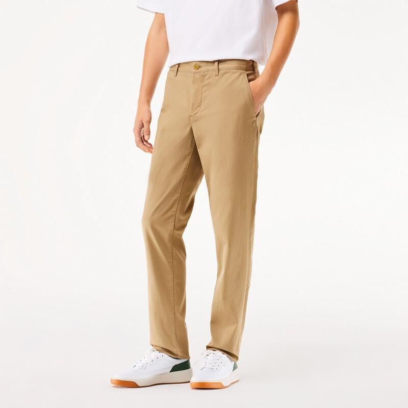Pantalon Lacoste Chino Slim en Coton – Élégance Moderne et Confort