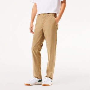 Pantalon Lacoste Chino Slim en Coton – Élégance Moderne et Confort