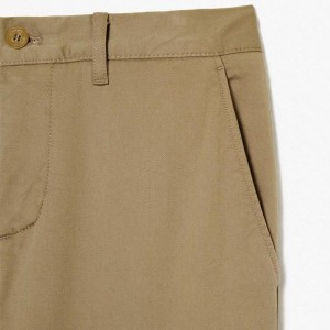Pantalon Lacoste Chino Slim en Coton – Élégance Moderne et Confort